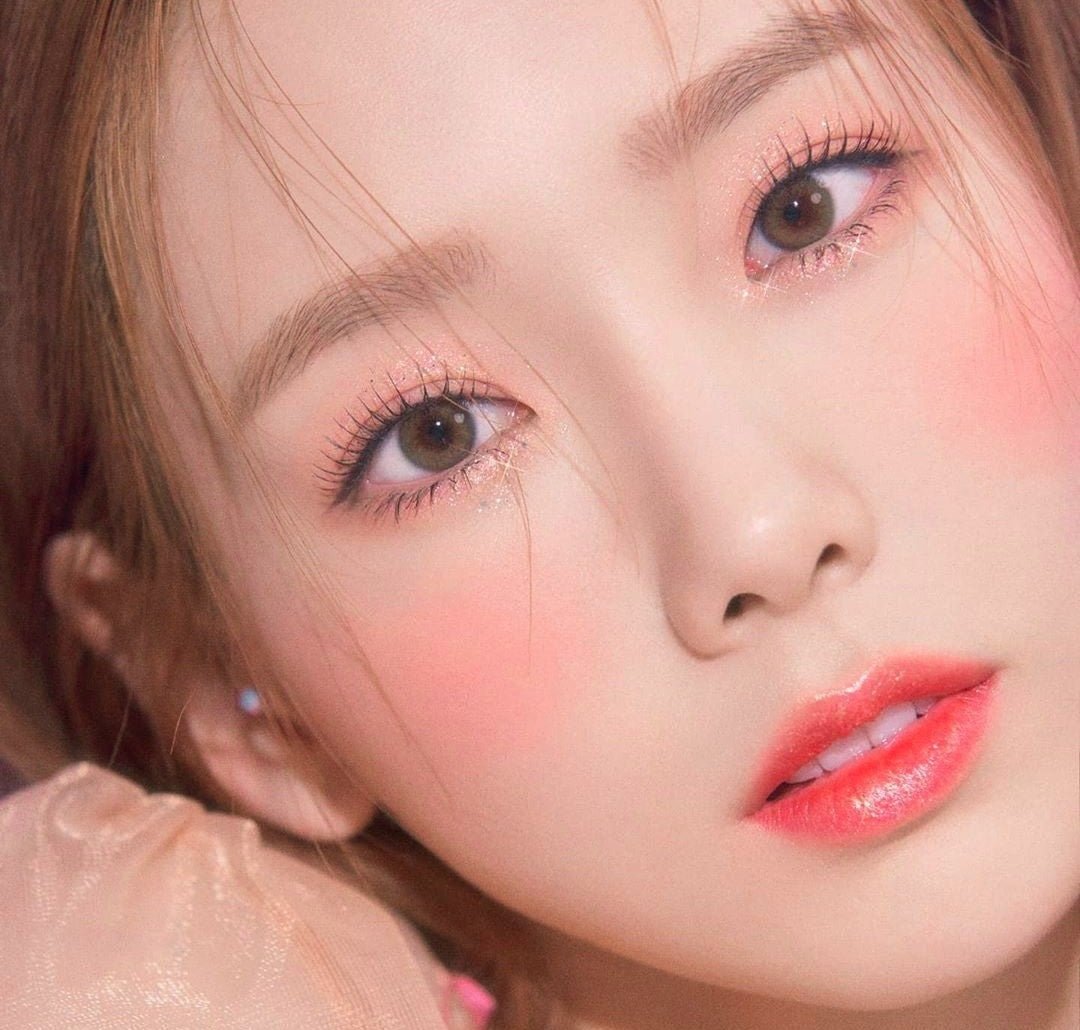K-Pop Makeup con Glitter Prism Eyeshadow de Missha - Sokobox