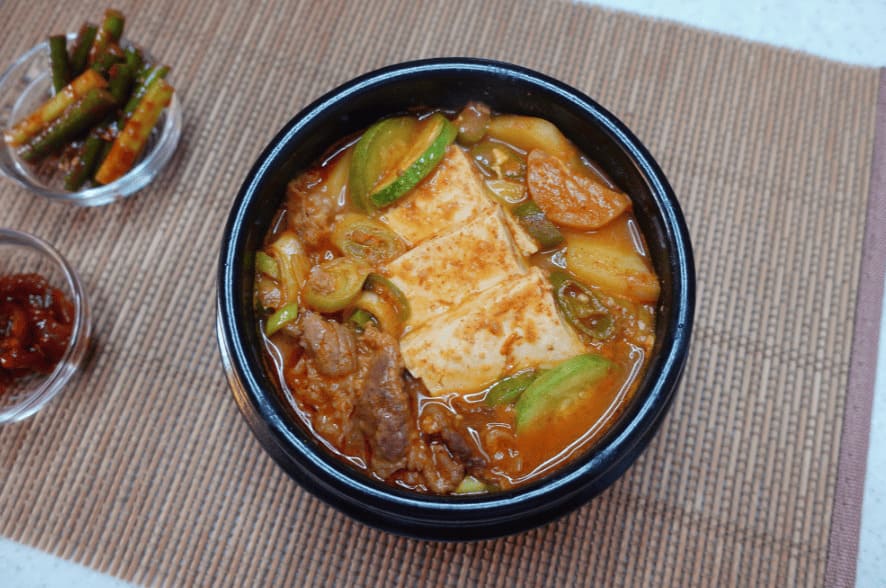 Bienvenido, otoño: ¡hora de un Doenjang Jjigae reconfortante! 🍂 - Sokobox