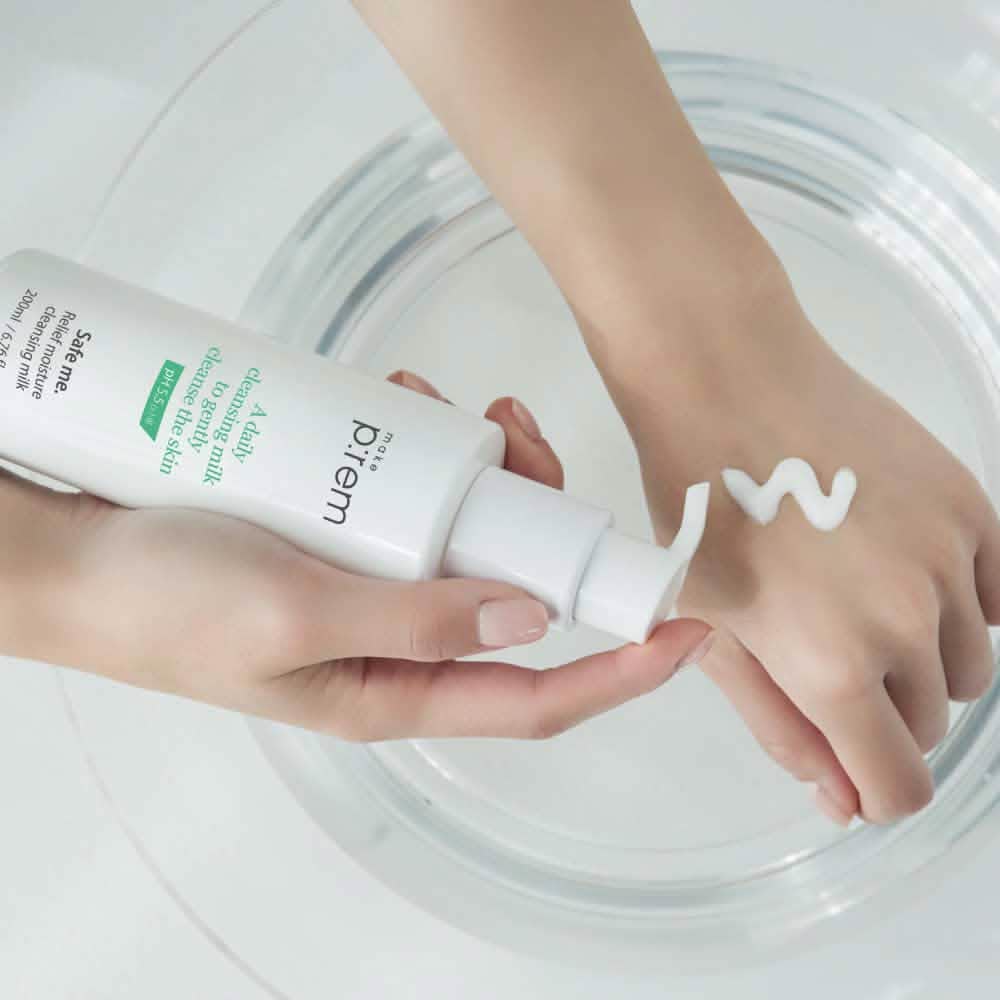Safe me. Relief Moisture Cleansing Milk